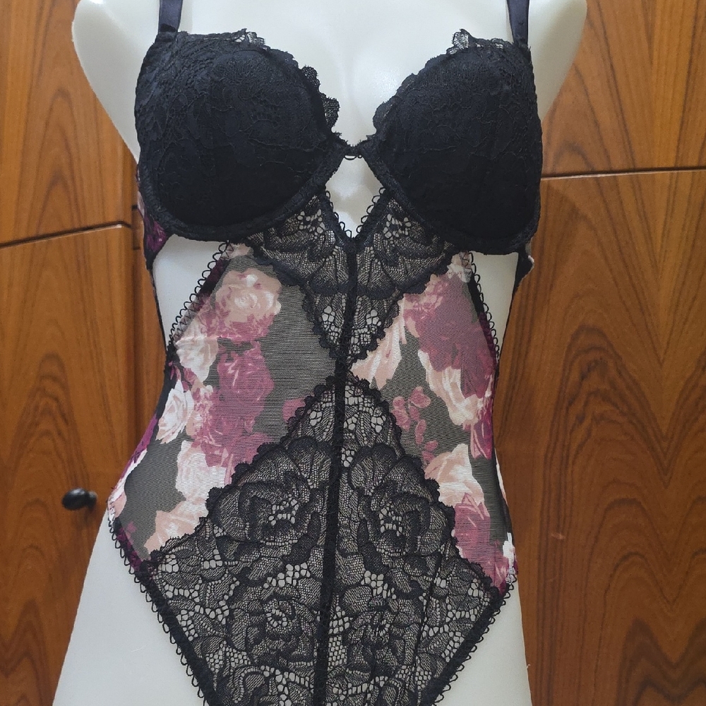 Chic Black and Floral Lace Bodysuit